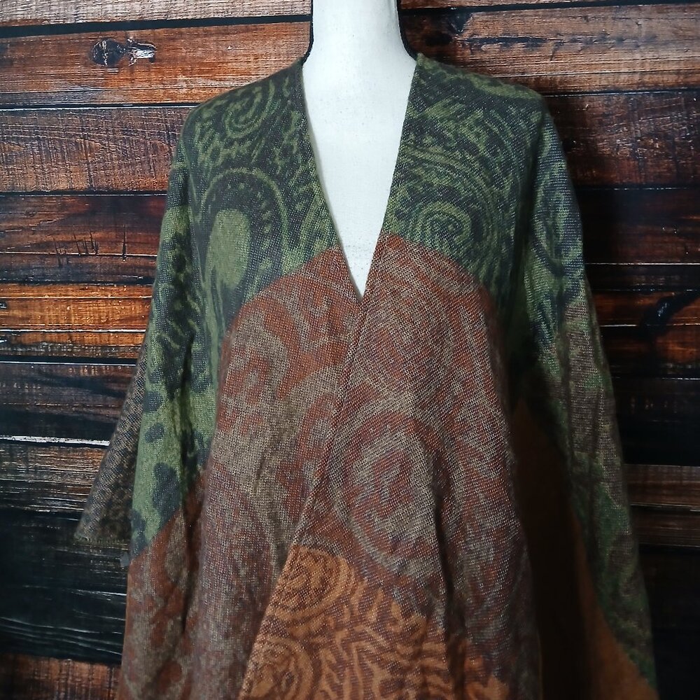 NWT Adrienne Vittadini Wrap Shawl Ruana One Size Bohemian Fringe Poncho Blanket - Picture 4 of 7